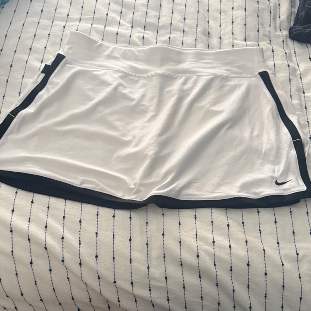 Nike White Women's Athletic Skort size L